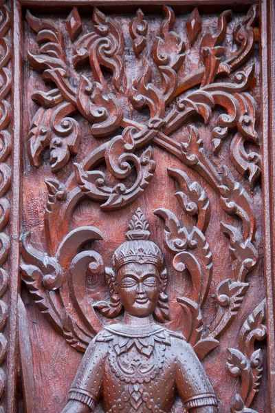 Tallado en madera de ventana en templo, Tailandia — Foto de Stock