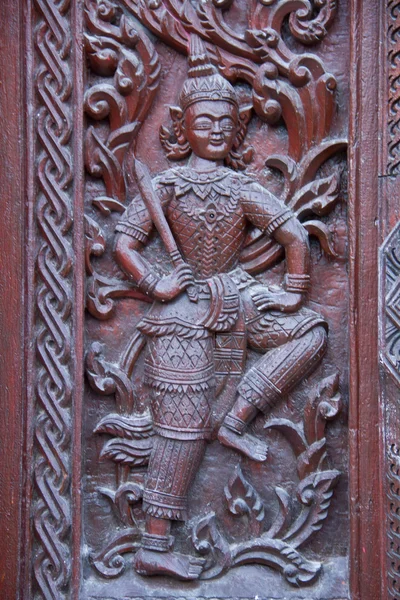 Sculpture sur bois de fenêtre dans le temple, Thaïlande — Photo