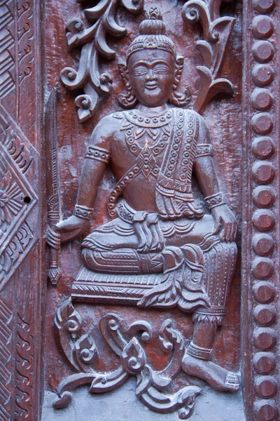 タイの寺院でウィンドウ木彫り — ストック写真