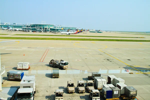 Baggage cars at an airport terminal. — Stock Photo, Image