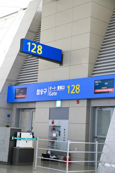 SEOUL - JUNHO 10: Passageiro no Aeroporto Internacional de Seul em junho — Fotografia de Stock