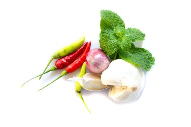 taze ot ve baharat beyaz zemin üzerine izole