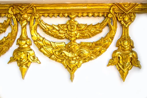 Золотой тайский стиль на стене — стоковое фото