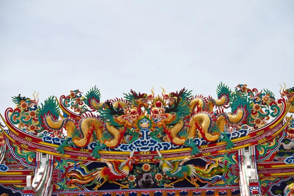 Estátua de dragão estilo chinês — Fotografia de Stock