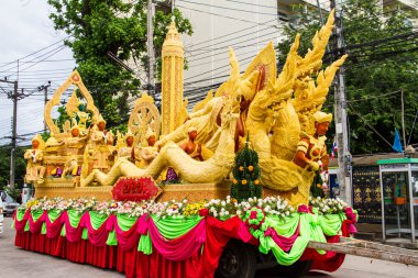 Tay tarzında oyma mum