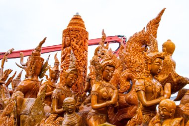 Tay tarzında oyma mum