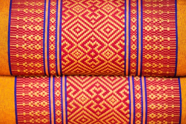 Красочный дизайн подушек крупным планом в тайском стиле . — стоковое фото