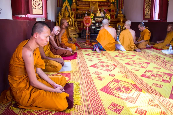 Prästerskapet konferens i den nyligen buddhistiska samordning ceremoni — Stockfoto