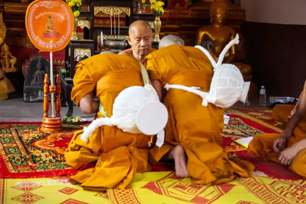 Prästerskapet konferens i den nyligen buddhistiska samordning ceremoni — Stockfoto