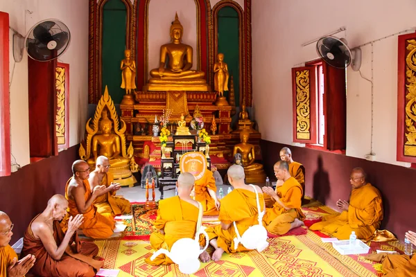 Ceremonia de ordenación budista reciente — Foto de Stock