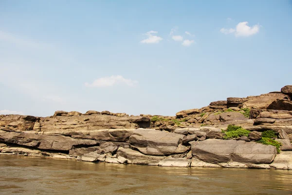 Stone at Sam-Pan-Bok Grand Canyon, Amazing of rock in Mekong river — Stock Photo, Image