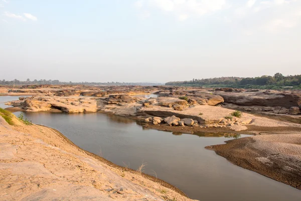 Piedra en el Gran Cañón Sam-Pan-Bok, Increíble roca en el río Mekong — Foto de Stock