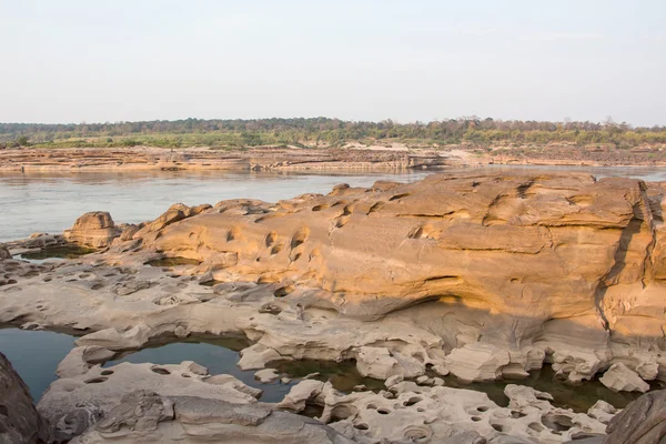 Piedra en el Gran Cañón Sam-Pan-Bok, Increíble roca en el río Mekong — Foto de Stock