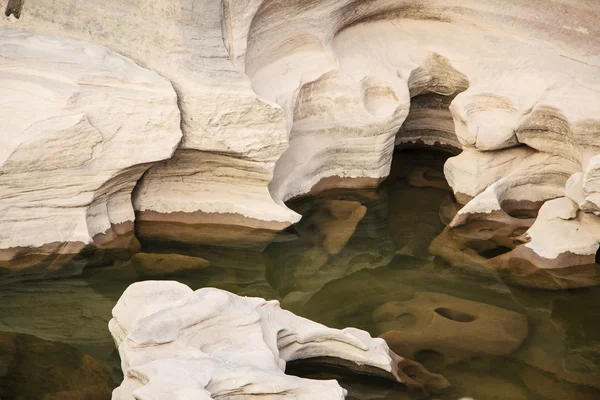 Kámen na sam-pan-bok grand Canyonu, úžasné skály do řeky mekong — Stock fotografie
