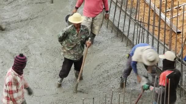 Наполнение бетонного пола — стоковое видео