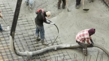 dökülen beton zemin