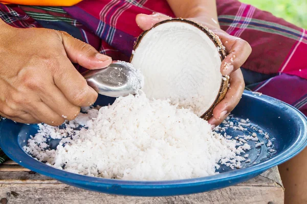 Coconut grating thai style — Stock Photo, Image