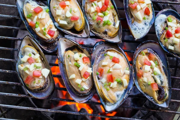 Grilled Mussels Flames — Stock Photo, Image