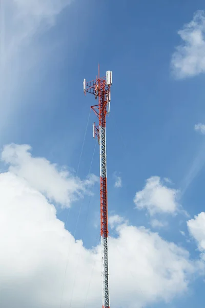 Tour Antenne Sur Ciel Bleu — Photo