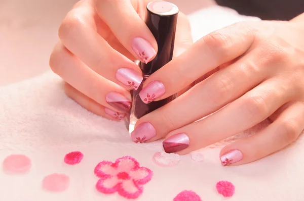 Kobieta w ręce manicure — Zdjęcie stockowe