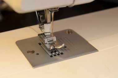 Dikiş Makinesi Baskı Ayakları İğne ve iplikle