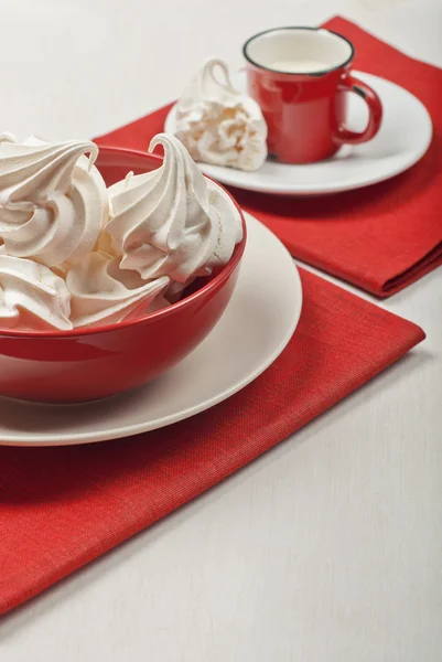 White meringues in the red bowl — Stock Photo, Image