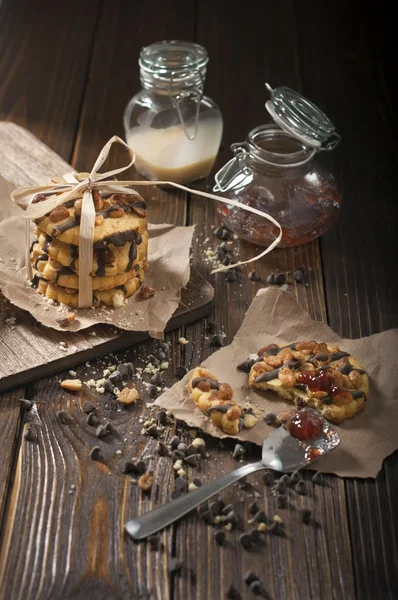 Cookies with jars of jam and condensed milk — Stock Photo, Image