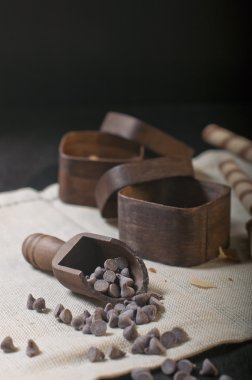 tahta kaşık çikolata damla