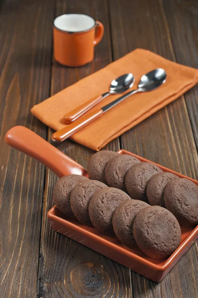 Biscotti marroni e cucchiai d'arancia — Foto Stock