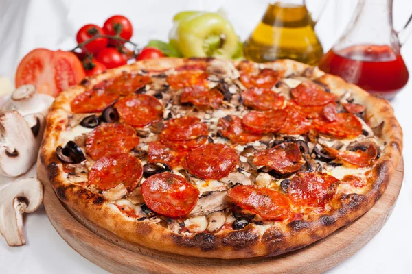 Pizza Salamy — Stock Photo, Image