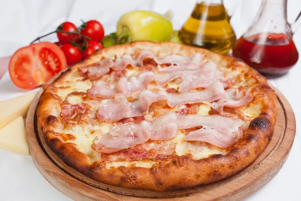 Pizza domuz pastırması — Stok fotoğraf