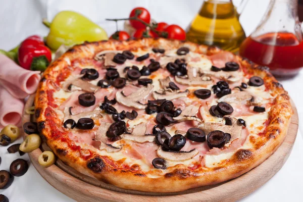 Pizza Capricciosa — Stock fotografie