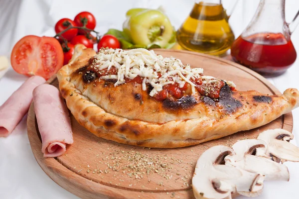 Pizza calzone — Zdjęcie stockowe