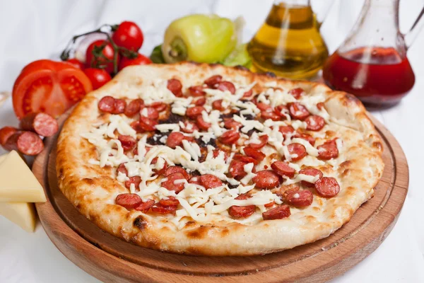 Pizza de salsicha — Fotografia de Stock