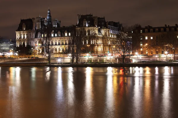 Seine in het nacht en hotel de ville — Stockfoto