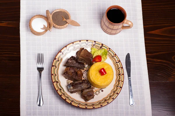 Meat with polenta on the wood with re wine — Stock Photo, Image