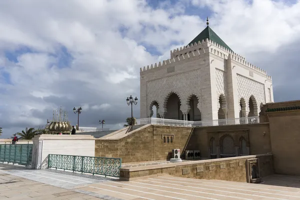 The Mausoleum of Mohammed V, a historical building located on th — Stock Photo, Image
