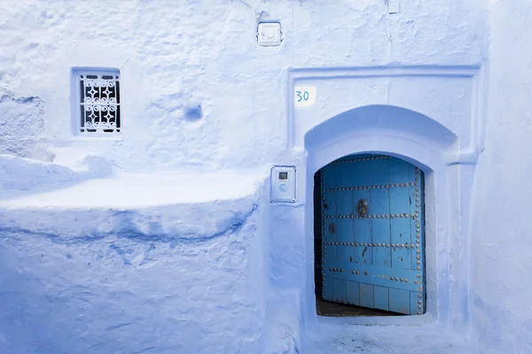 Rue en médina de ville bleue Chefchaouen, Maroc — Photo