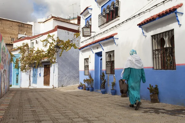 Calle en medina de ciudad azul Chefchaouen, Marruecos —  Fotos de Stock