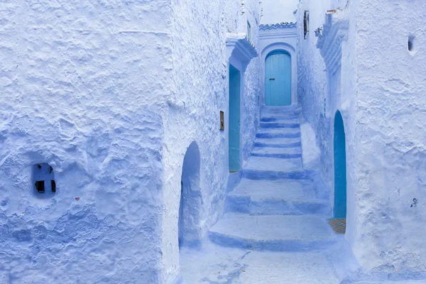 Rua em medina de cidade azul Chefchaouen, Marrocos — Fotografia de Stock