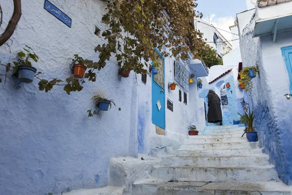 Rua em medina de cidade azul Chefchaouen, Marrocos — Fotografia de Stock