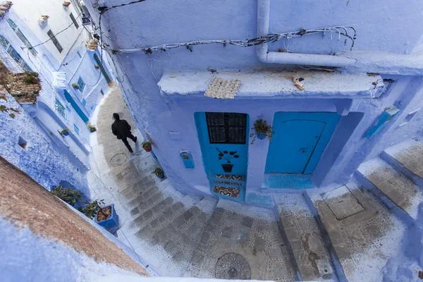 Rua em medina de cidade azul Chefchaouen, Marrocos — Fotografia de Stock