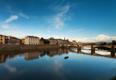 Floransa arno Nehri. Nehirde kano Kano tarafından.