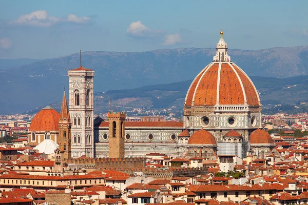 Vue sur le toit de la basilique Santa Maria del Fiore à Florence, Il — Photo