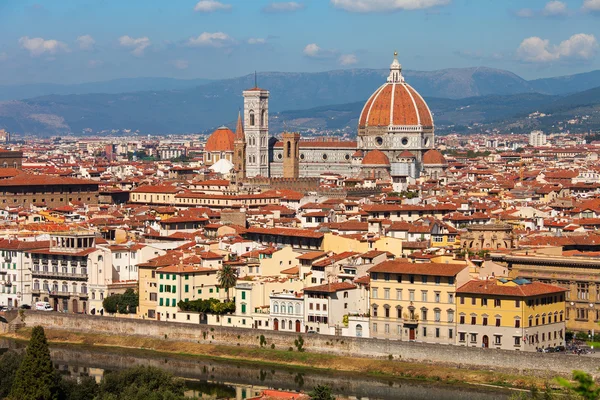 Florence, Italië, 20 september: op het dak uitzicht op de basiliek santa — Stockfoto