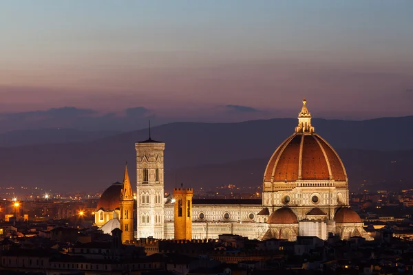 Santa Maria del Fiore, Florence Duomo gün batımında — Stok fotoğraf