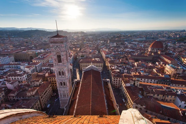 Catedral de Florencia, vista superior de la torre del Duomo - Basilica di Santa Ma —  Fotos de Stock