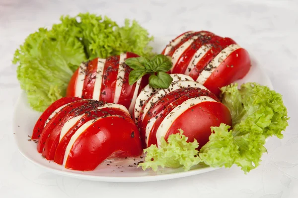 Caprese salad with mozzarella, tomato, basil and balsamic vinega — Stock Photo, Image