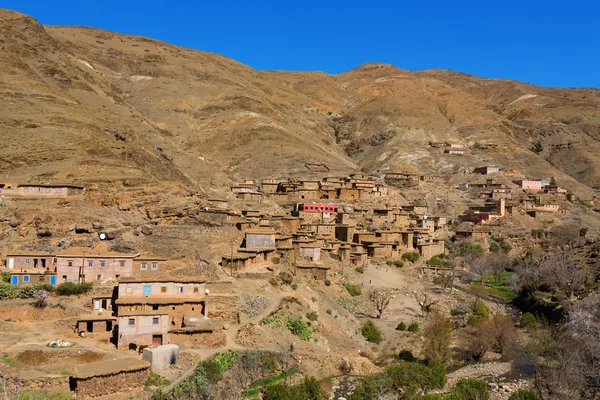 Aldeia berbere tradicional em Atlas Mountain, Marrocos, África — Fotografia de Stock