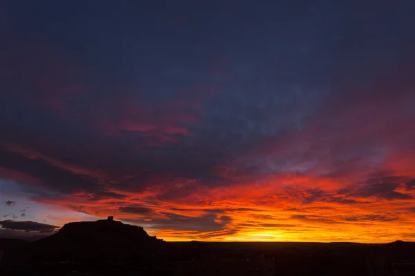 Silhouette of AIt Ben Haddou in the morning with red clouds, Mor — Stock Photo, Image